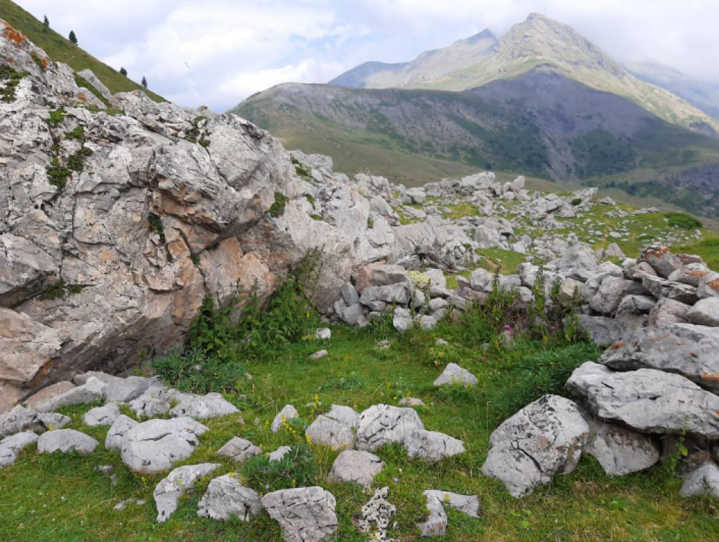 Círculos de piedra en el Collado de Sahún